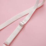 Détails de la ceinture de la lingerie de lune de miel découpée en dentelle florale