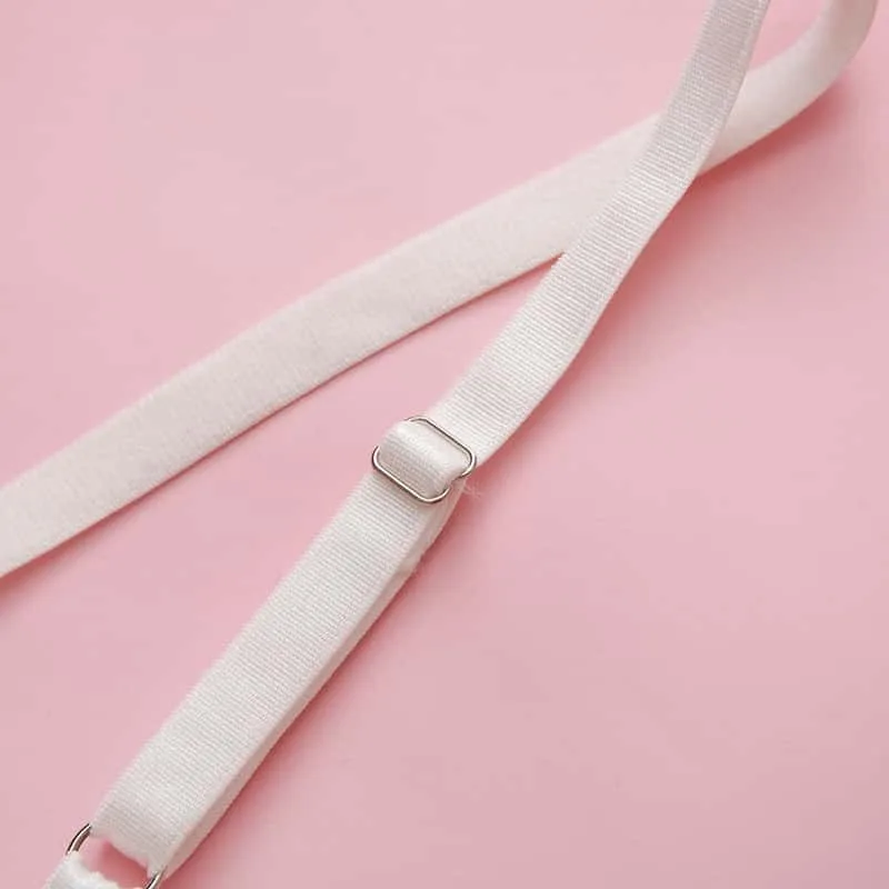 Belt Details Of Floral Lace Cut Out Honeymoon Lingerie Detalhes de cinto de renda floral recortada Lingerie lua de mel
