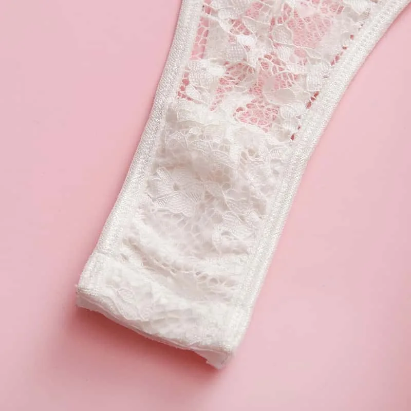 Crotch Details Of Floral Lace Cut Out Honeymoon Lingerie Detalhes na virilha de renda floral recortada Lingerie lua de mel