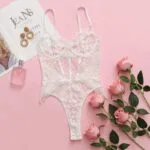 Lingerie de lua de mel com recorte floral em renda Lingerie de lua de mel com recorte floral em renda