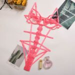 Terno de pelúcia com listras florais hotpink sobre vista