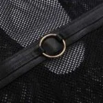 Metallring-Details des durchsichtigen schwarzen Mesh-Bodysuits