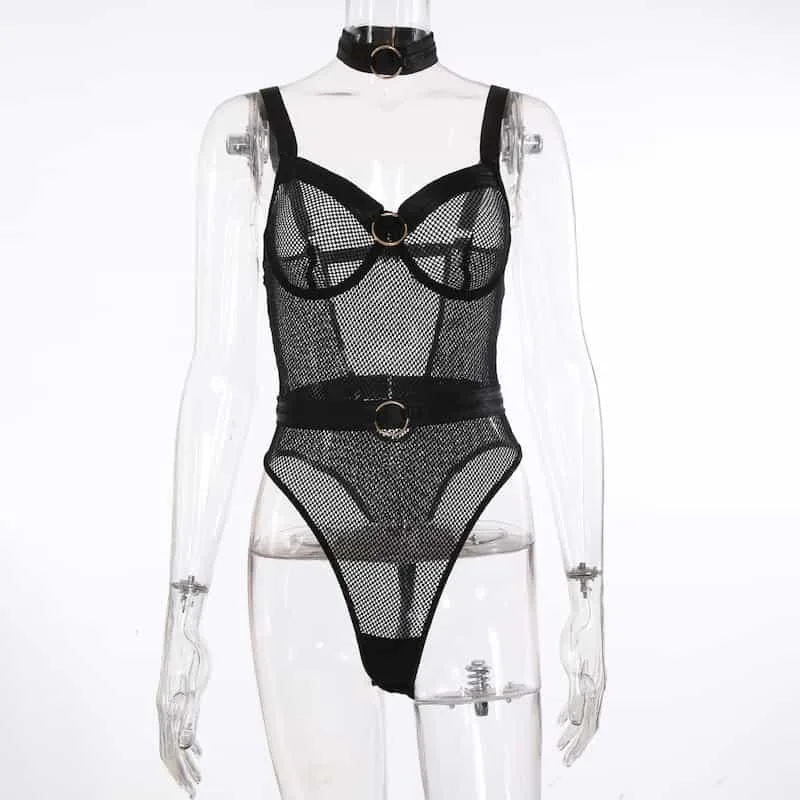 Durchsichtiger schwarzer Mesh-Bodysuit auf dem Modell