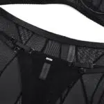 3-teiliges Set aus schwarzem Mesh-Neckholder-BH mit Hüftbedeckung und Strumpfhaltern für die Wait Show