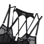 3-teiliges Set aus schwarzem Mesh-Neckholder-BH mit Hüftbedeckung und Strumpfhaltern von Harter Show