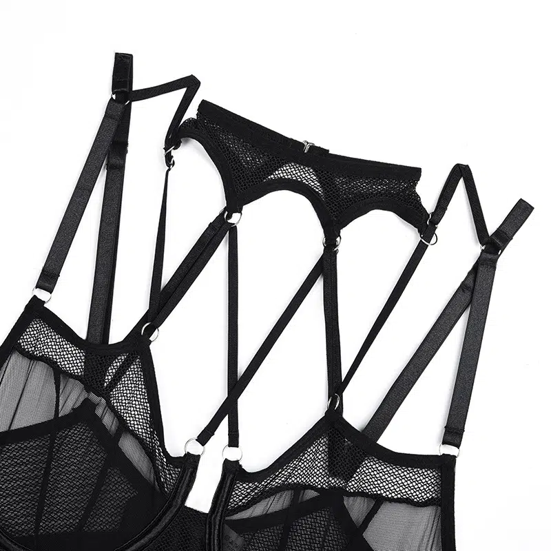 3-teiliges Set aus schwarzem Mesh-Neckholder-BH mit Hüftbedeckung und Strumpfhaltern von Harter Show
