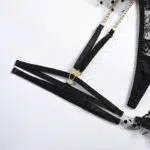 Schwarzes, sexy, transparentes Spitzen-BH-Set mit gerüschten Strumpfband-Beinringdetails Schwarzes, sexy, transparentes Spitzen-BH-Set mit gerüschten Strumpfband-Beinringdetails