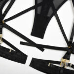 Sort ensfarvet mesh-bh-sæt med multi-justerbare stropper Bæltedetaljer