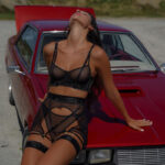 Sort ensfarvet mesh-bh-sæt med multi-justerbare stropper Model Front Show