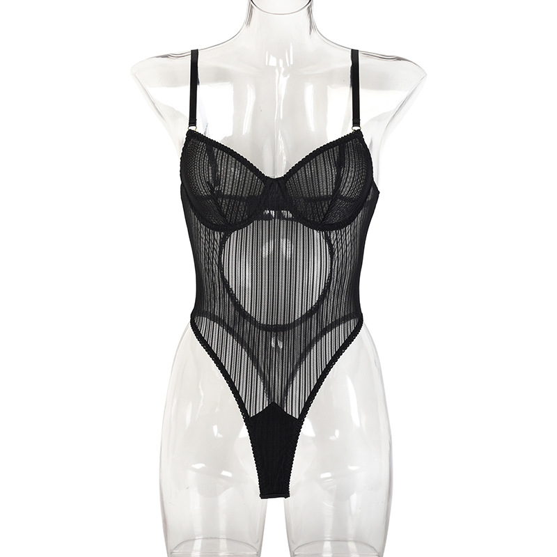 Black Striped Mesh Sheer Bodysuit Front View Svart randig mesh skir bodysuit framifrån