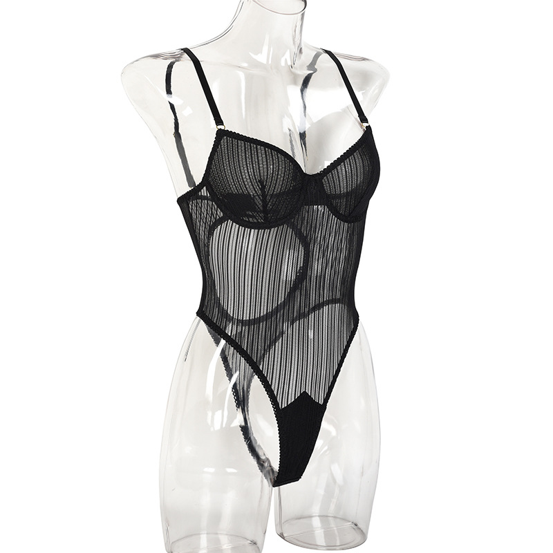 Black Striped Mesh Sheer Bodysuit Side View Svart randig mesh skir bodysuit från sidan