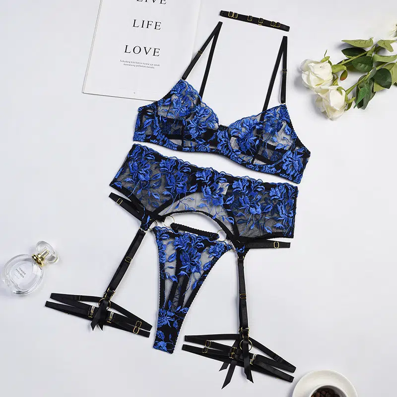 Blue Bra & Panty Set with Embroidered Flowers Over View Синий комплект из бюстгальтера и трусиков с вышитыми цветами