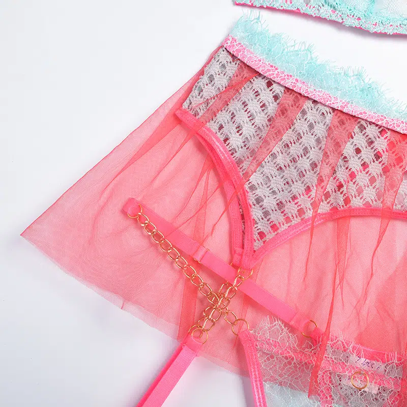 Contrasting Color Bra Set with Metal Chain Strap Mesh Details