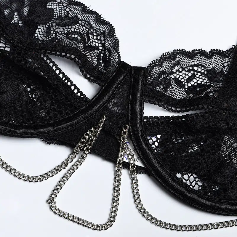 Lace Bra & Thong Set with Bust Cutout and Chain Bra Show Spitzen-BH und Tanga-Set mit Brustausschnitt und Ketten-BH-Show