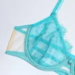 Conjunto de sujetador de encaje floral color lima con detalles de encaje con ribete de volantes