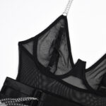 Body en maille avec ceinture ajustable et détails de chaîne en métal Détails du soutien-gorge