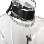 Body en maille avec ceinture ajustable et détails de chaîne en métal