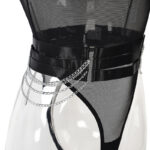 Body en maille avec ceinture ajustable et détails de chaîne en métal