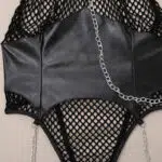 Chic kædehalshåndjern Sexet jumpsuit med åben ryg - Engros Lingeri taljedetaljer