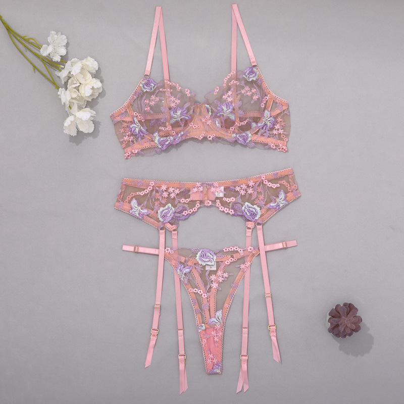 Stunning Sexy Bra and Panties Set with Purple Embroidery - B2B Lingerie Supplier. Over view Fantastisk sexet bh og trusser sæt med lilla broderi - B2B lingerileverandør. Overblik