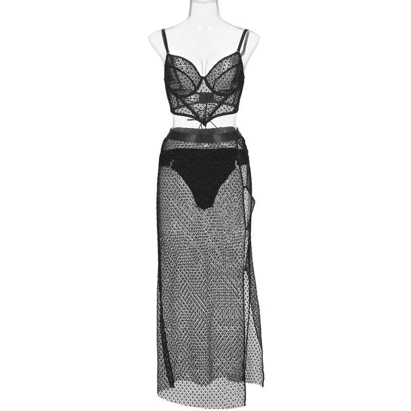 Conjunto moderno de falda larga con abertura lateral y sujetador con cordones Vista frontal