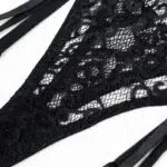 Ensemble de soutien-gorge en dentelle noire avec culotte croisée à dos nu