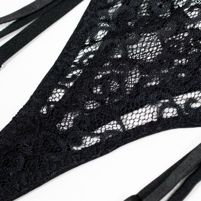 Black Lace Bra Set with Crossover Halter Neck Panty Details Musta pitsinen rintaliivisetti Crossover Halter Neck -pikkuhousujen yksityiskohdilla