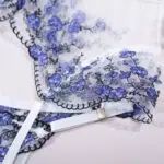 Conjunto corpete branco elegante com malha transparente - detalhes de material de lingerie por atacado