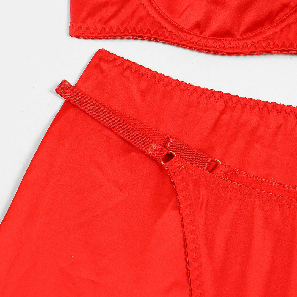 Wholesale Elegant Four-Piece Lingerie Set with Hip-Covering Skirt Waist Details