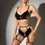 Engros Elegant gennemsigtig mesh strømpebånd BH Sæt med sexet Tasse Model Side Show Engros Elegant gennemsigtig mesh strømpebånd BH Sæt med sexet Tasse Model Side Show