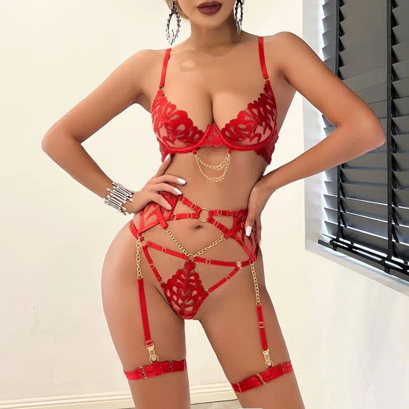 Atacado chama bordado lingerie sexy conjunto de quatro peças com sutiã de corrente modelo vista frontal