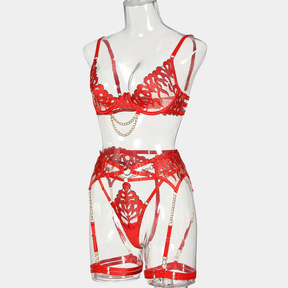Wholesale Flame Embroidery Sexy Lingerie Four-Piece Set with Chain Bra Side View Atacado chama bordado lingerie sexy conjunto de quatro peças com sutiã de corrente vista lateral