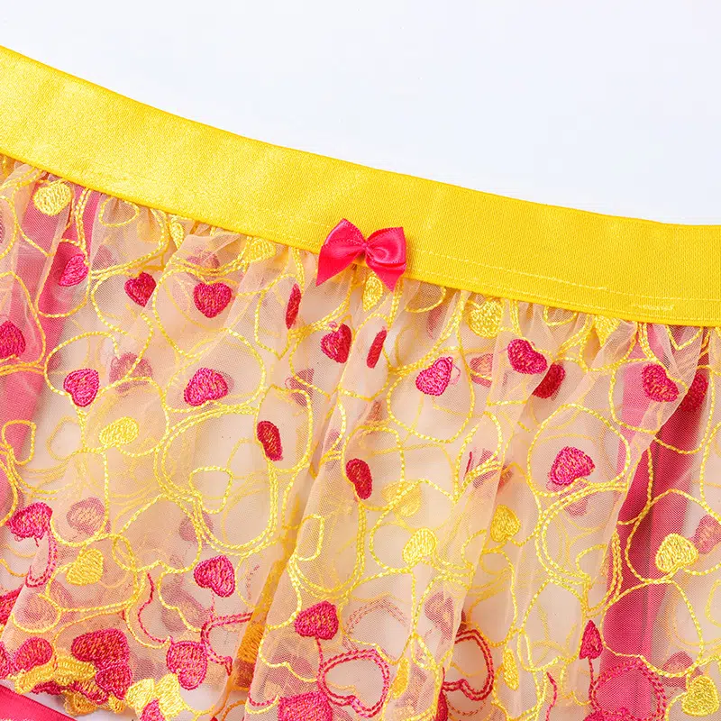 Conjunto de sutiã e calcinha de renda e cílios no atacado com detalhes de bordado de amor