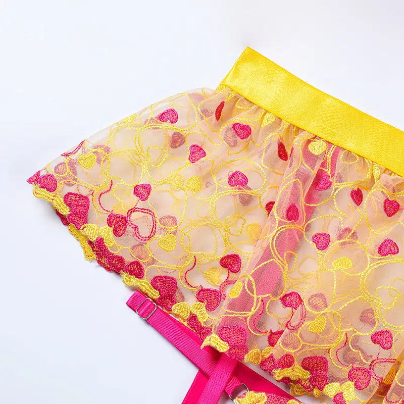 Conjunto de sutiã e calcinha de renda e cílios no atacado com detalhes de cintura bordados de amor