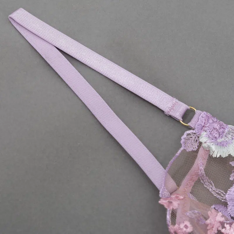 Conjunto de mujeres al por mayor de lencería sexy de nuevo estilo con etails de tiras con bordado floral
