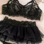 Detalhes do conjunto de lingerie com armação de renda floral preta por atacado mostram