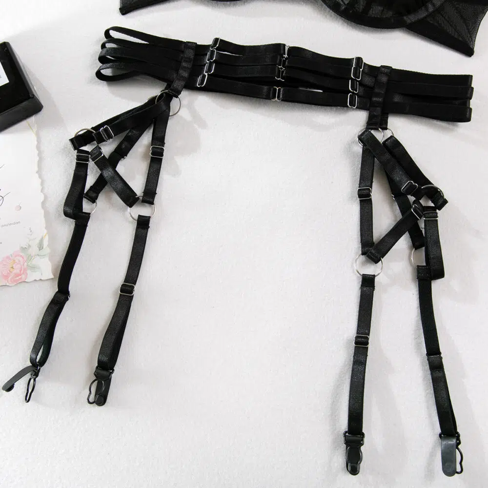 Ensemble soutien-gorge et culotte modernes noirs, vente en gros, avec jarretelles, détails