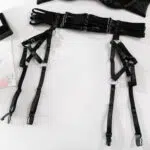 Ensemble soutien-gorge et culotte modernes noirs, vente en gros, avec jarretelles, détails