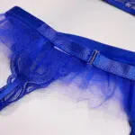 Grossistförsäljning blå stilig spets Bralette och trosor Set med Halter Neck midjedetaljer