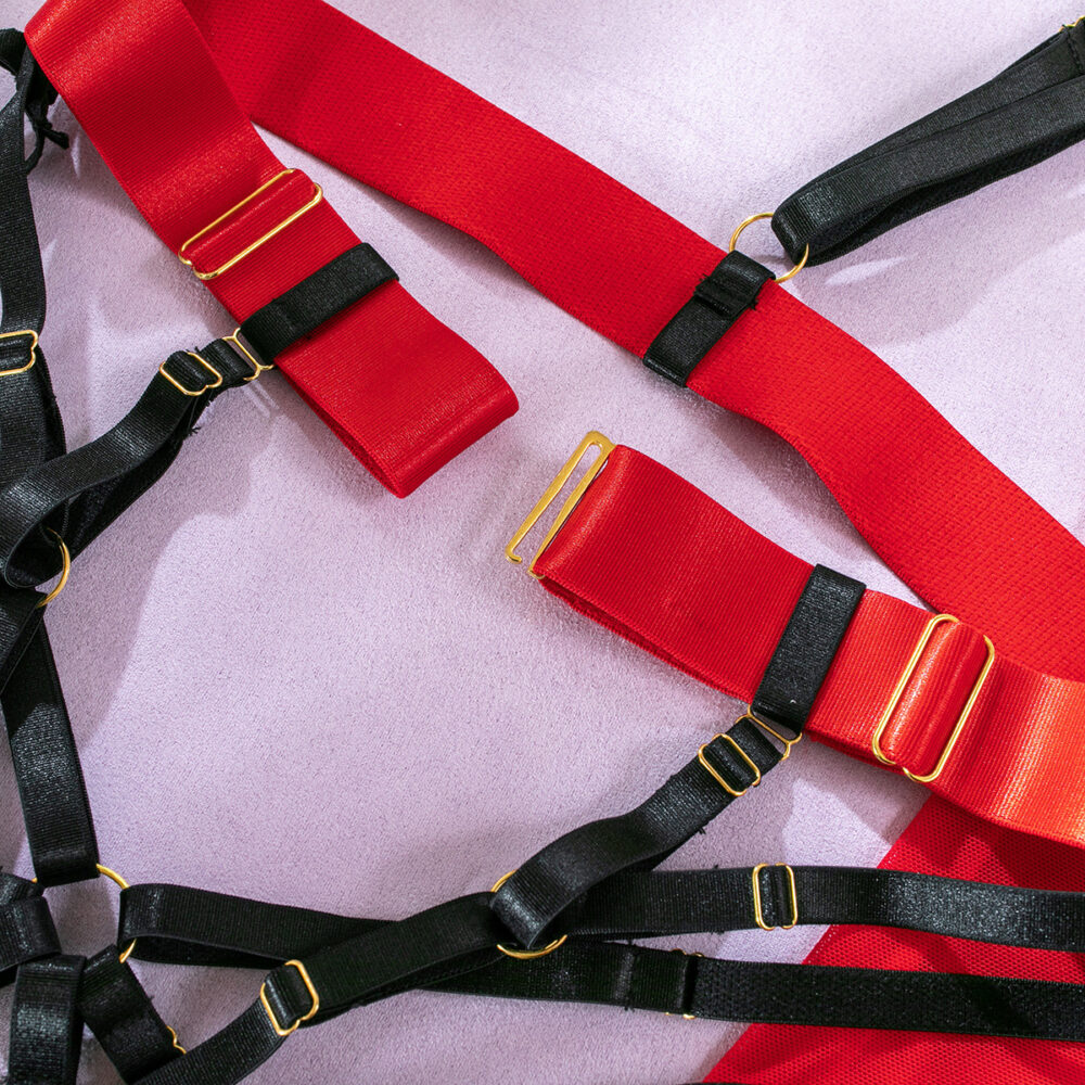 Wholesale Deep V Neck Bodysuit with Scoop Back in Red Mesh Details Großhandels-Body mit tiefem V-Ausschnitt und U-Ausschnitt hinten mit roten Netzdetails