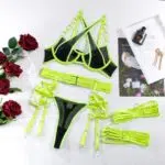 Vente en gros Ensemble soutien-gorge et culotte modernes Lime avec jarretière