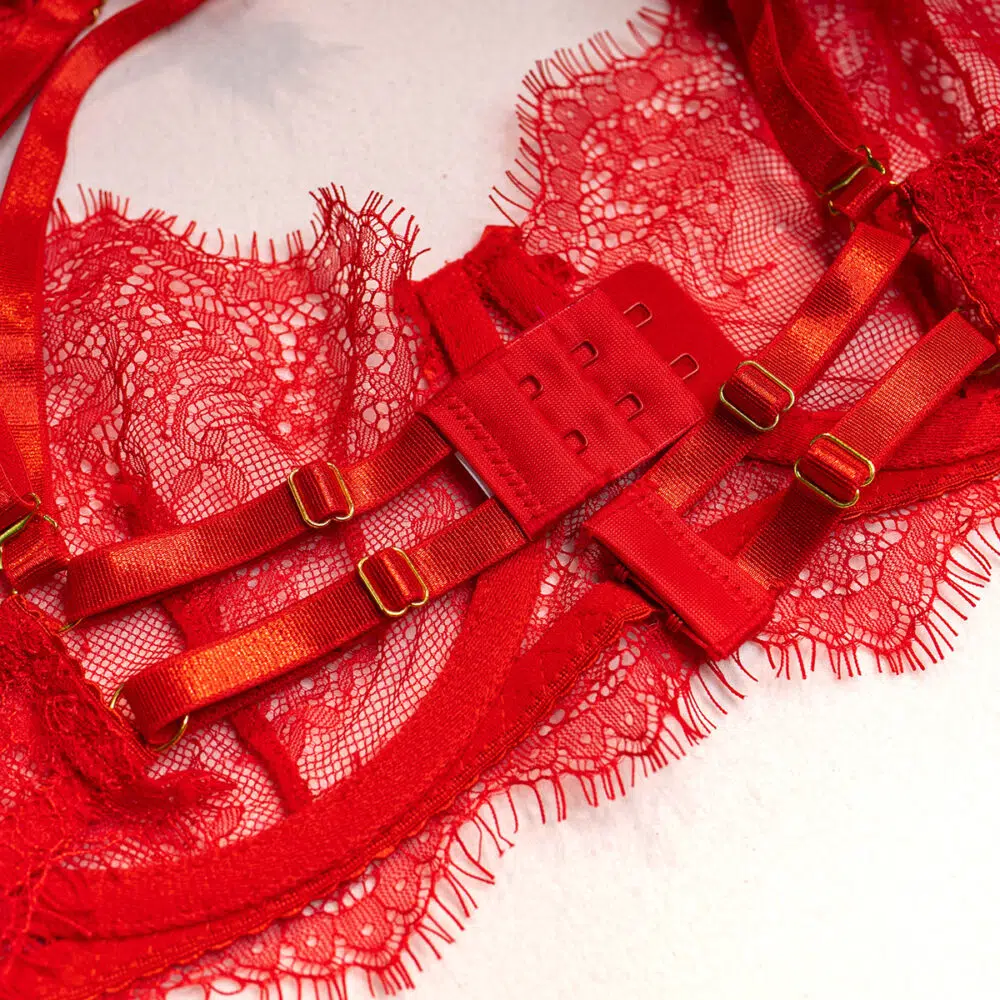 Engros rød sexet blonde bh og trusser sæt med fjer detaljer bh ryg detaljer