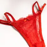 Engros rød sexet blonde bh og trusser sæt med fjer detaljer54