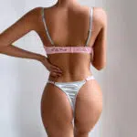 Conjunto de lencería de encaje sexy al por mayor en espectáculo de espalda en contraste gris plateado y rosa
