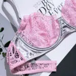 Conjunto de lencería de encaje sexy al por mayor en detalles de sujetador en contraste gris plateado y rosa