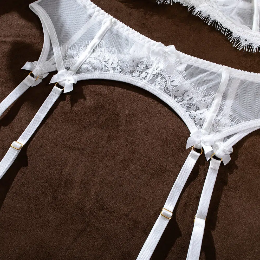 Conjunto de calcinha de sutiã branco sexy por atacado com detalhes de liga de renda floral