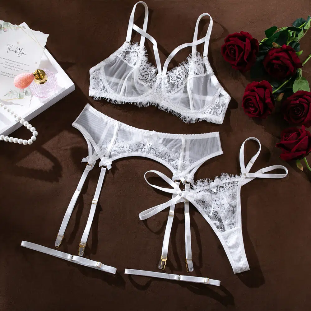 Conjunto de calcinha de sutiã branco sexy por atacado com liga de renda floral sobre vista