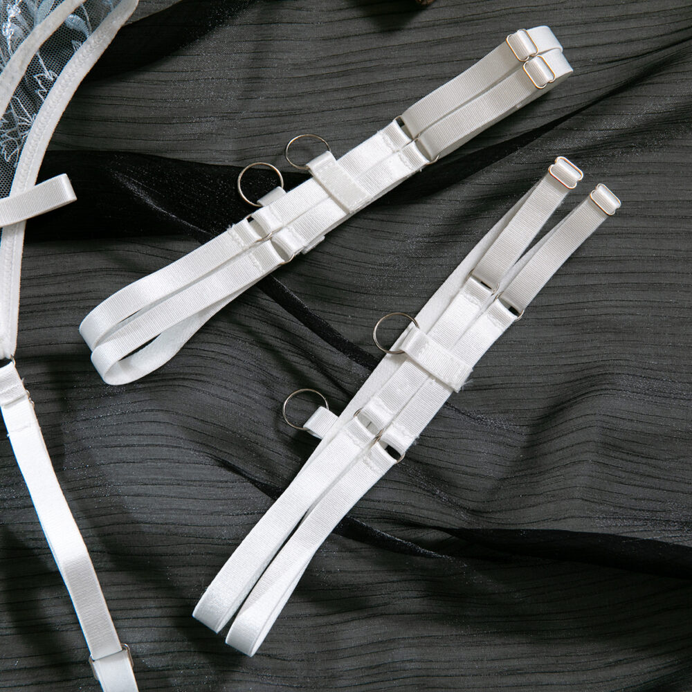 Wholesale White Bra and Knickers Set with Flower Embroidery Legging Show Engrossalg af hvid bh og trusser sæt med leggingsshow med blomsterbroderi