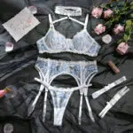 Vit behå och trosor i grossistledet set med blombroderier över vy Vit behå och trosor i grossistledet set med blombroderier över vy