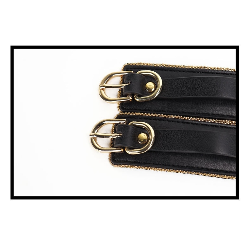 Wholesale Dominatrix Kit with Gold Bead Chain Decor details Kit dominatrice en gros avec détails de décoration de chaîne de perles en or